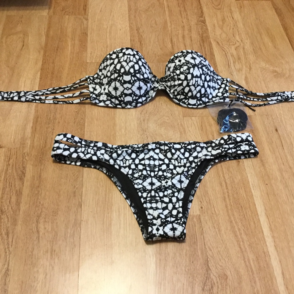 NWOT Push Up Bikini Swim Suit 2 Piece Black White